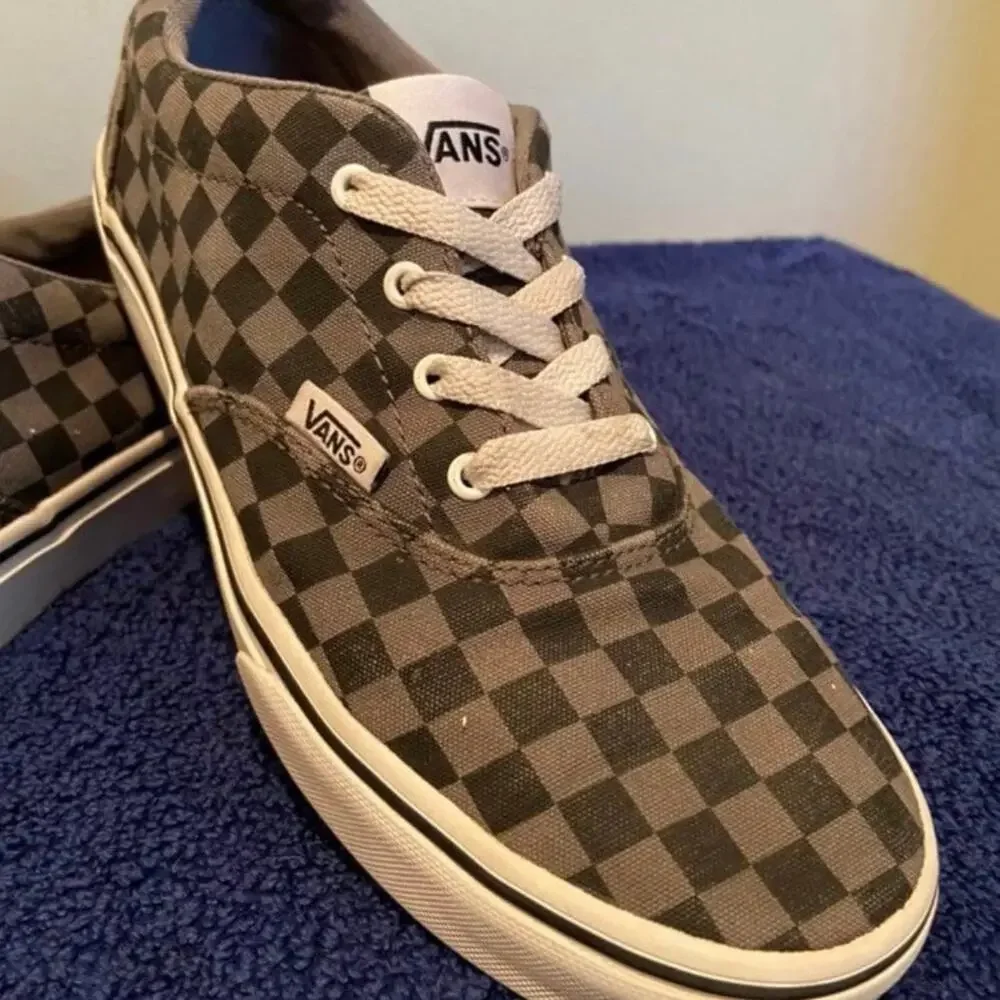 Vans Off The Wall Youth 5.5 Grey & Black Checkered Skater Tennis Shoe Sneakers